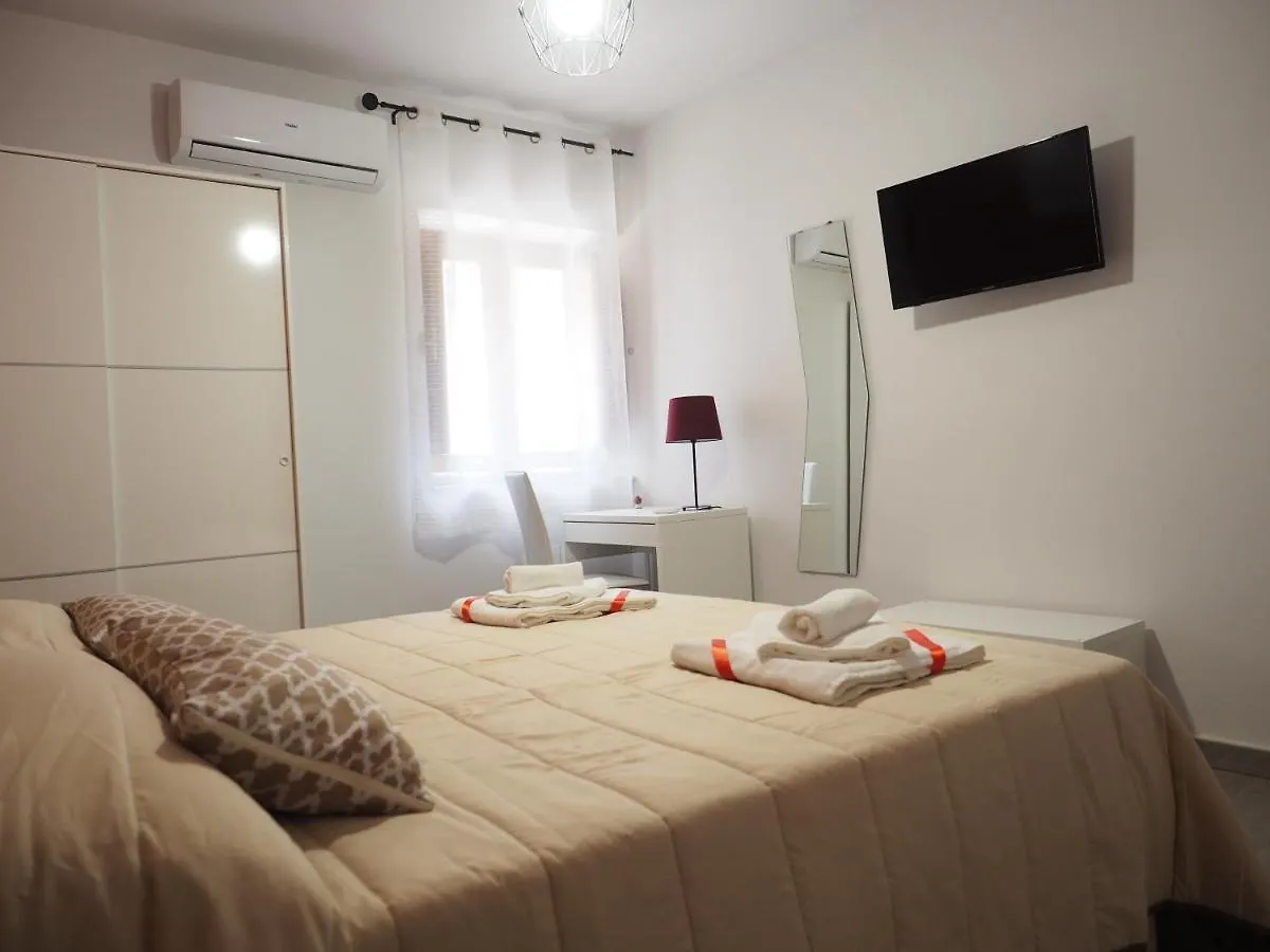 B&B Home Visit Agrigento 2*,  Italien